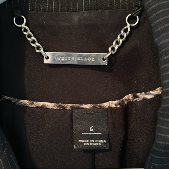 Beautiful pin stripped blazer - Picture 2 of 3